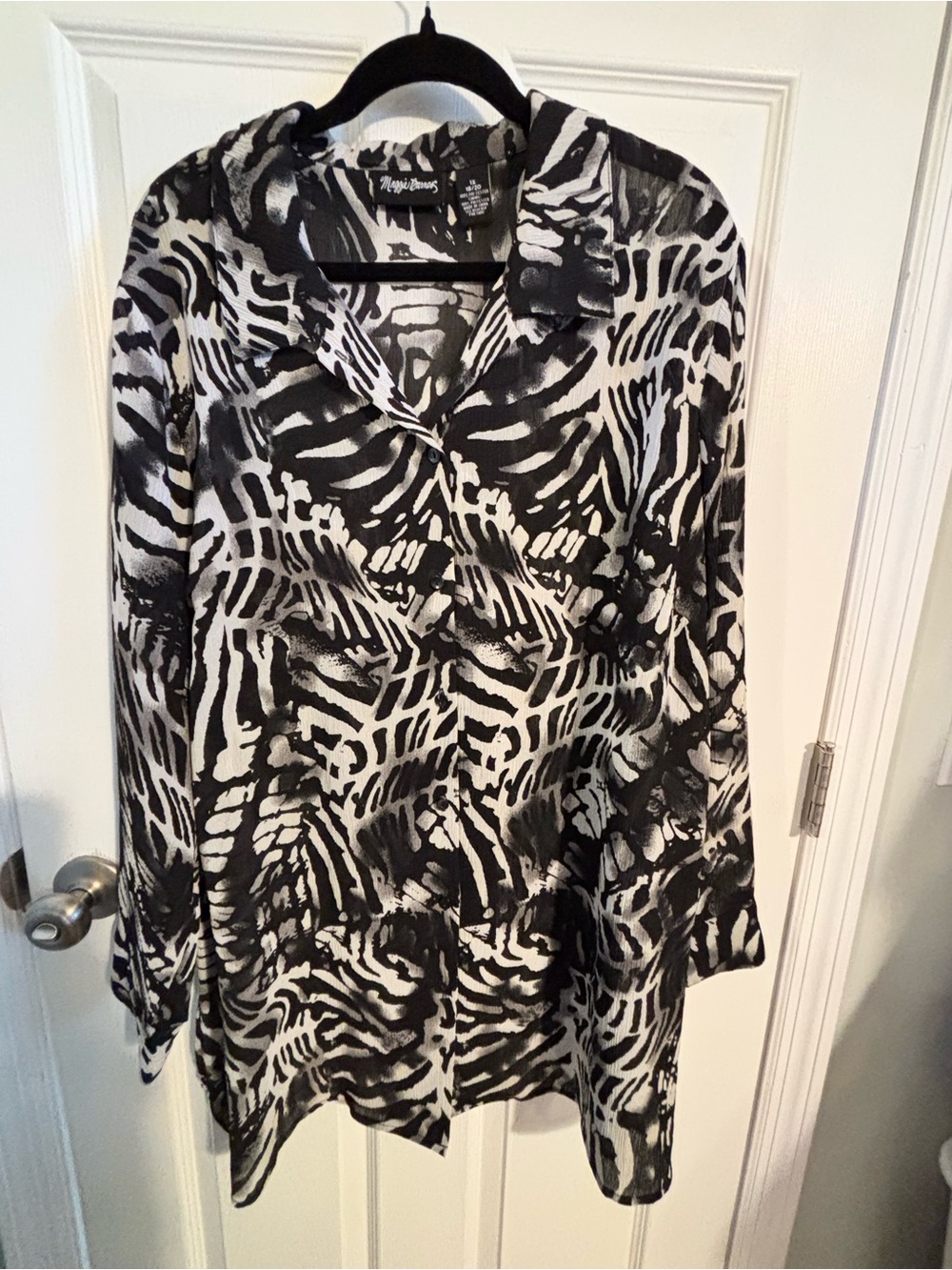 😍Maggie Barnes Black & White Abstract Printed Tunic 1X
